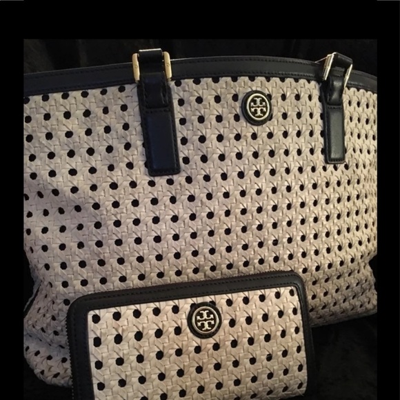 WANT TO BUY THIS TORY BURCH - Picture 1 of 1